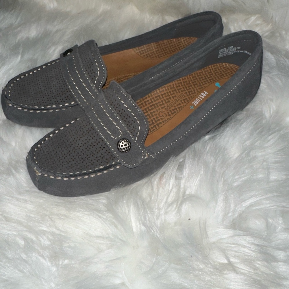 Super cute bear trap loafers